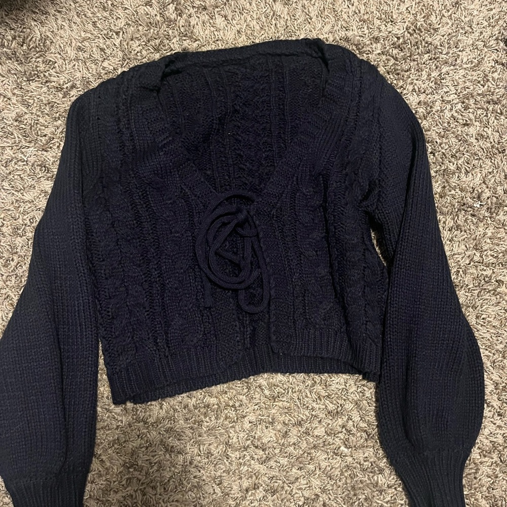 Open sweater with tie